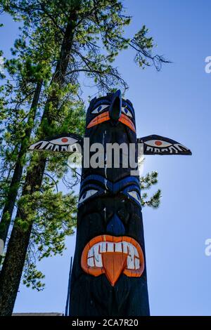 Totem Pole im Sunwapta Falls Trading Post Hotel, Jasper National Park, Alberta Stockfoto