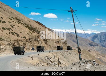 Ladakh, Indien - Fotu La Pass in Ladakh, Jammu und Kaschmir, Indien. Fotu La liegt auf einer Höhe von ca. 13478 m über dem Meeresspiegel. Stockfoto