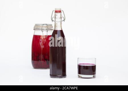 Hausgemachte Rüben Kvass. Ein fermentierter probiotischer Rote Bete Drink Stockfoto