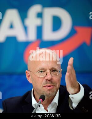 Potsdam, Deutschland. August 2020. Alexander Gauland, Ehrenvorsitzender der AfD, bei einer Pressekonferenz im Anschluss an die Sitzung der Brandenburger AfD-Fraktion. Quelle: Soeren Stache/dpa-Zentralbild/dpa/Alamy Live News Stockfoto