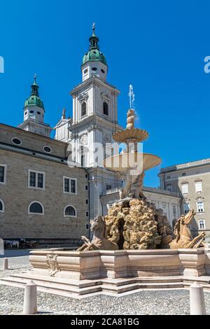 Brunnen vor dem Dom in Salzburg, Österreich Stockfoto