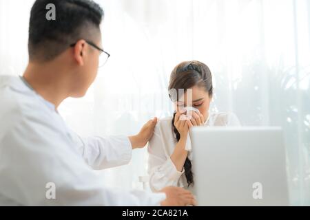 Arzt (Geburtshilfe, Gynäkologe oder Psychiater) Beratung und diagnostische Untersuchung Frau Patienten geburtshilfliche - gynäkologische Gesundheit in der medizinischen cl Stockfoto