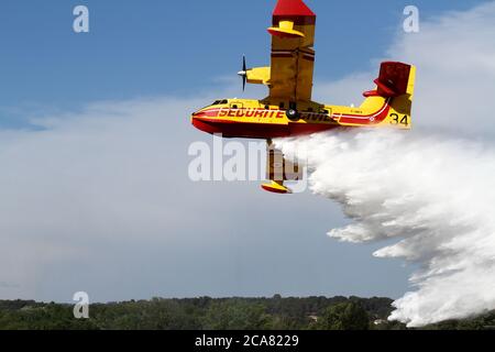 Marseille, Frankreich. Juni 2013. Canadair CL-415 Feuerwehrflugzeug während der Ausbildung. Kredit: Denis Thaust/SOPA Images/ZUMA Wire/Alamy Live Nachrichten Stockfoto