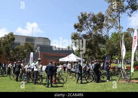 Die „Sydney Suit Ride“ ermutigte die Arbeiter, dem Büro zu entkommen, um eine ‘Executive-Mittagstour durch die Straßen der Stadt’ zu Unternehmen. Die Fahrt begann und endete Stockfoto