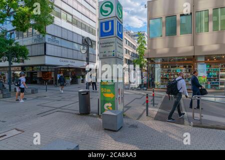 Calwer Straße, Einkaufsstraße im Stadtzentrum, Stuttart, Baden-Württemberg, Süddeutschland Stockfoto