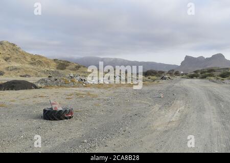 Oman Dorfstraße und Berge Stockfoto