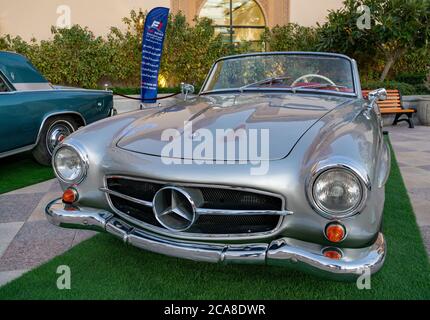 Doha, Katar- 04. März 2019: 1962 Mercedes-Benz 190 SL Classic Luxus-Auto Stockfoto