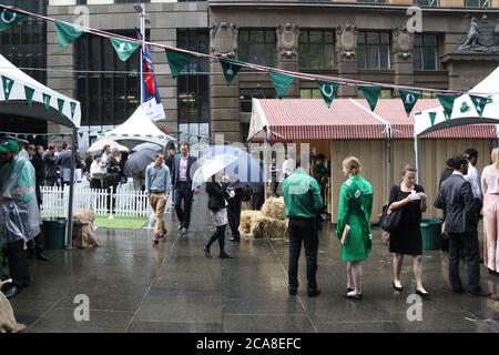 TAB Wetten Melbourne Cup Werbeveranstaltung in Martin Place, Sydney, NSW, Australien. Stockfoto