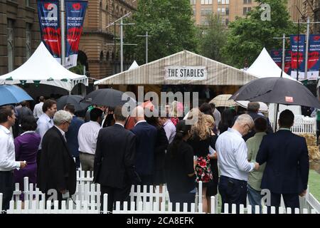 TAB Wetten Melbourne Cup Werbeveranstaltung in Martin Place, Sydney, NSW, Australien. Stockfoto