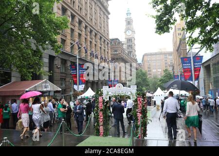 TAB Wetten Melbourne Cup Werbeveranstaltung in Martin Place, Sydney, NSW, Australien. Stockfoto