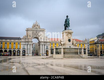 Praça do Comércio, mit dem Rua Augusta Bogen und Reiterstatue von König José I., Lissabon Stockfoto