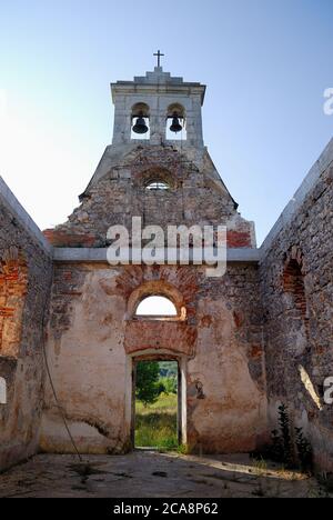 Kroatien, Otocac : eine Kirche, die während des Serbokroatischen Krieges (19911995) zerstört wurde. Stockfoto