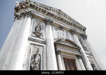 Heilige Maria vom Rosenkranz (allgemein bekannt als I Gesuati), ist eine dominikanische Kirche im klassischen Stil gebaut in der Sestiere von Dorsoduro, auf dem Gi Stockfoto