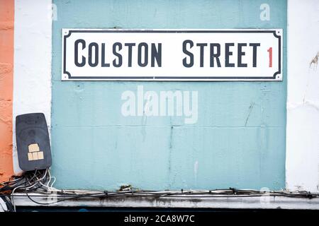 Colston Street Namensschild nach dem Sturz der Statue von Edward Colston in Bristol Juni 2020 Stockfoto