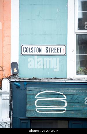 Colston Street Namensschild nach dem Sturz der Statue von Edward Colston in Bristol Juni 2020 Stockfoto