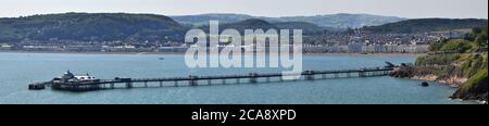 Llandudno Pier, Wales, vom Marine Drive Stockfoto