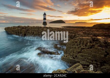 Penmon Point Leuchtturm, Anglesey, Nordwales, Vereinigtes Königreich, Europa Stockfoto