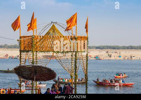 Dashashwamedh Ghat, die wichtigsten Ghat auf dem Ganges-Fluss, Varanasi, Uttar Pradesh, Indien, Asien Stockfoto
