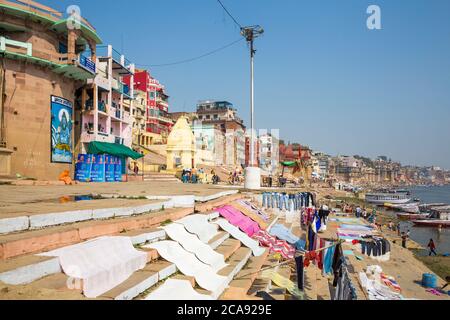 Blick auf Varanasi und Ganges, Varanasi, Uttar Pradesh, Indien, Asien Stockfoto