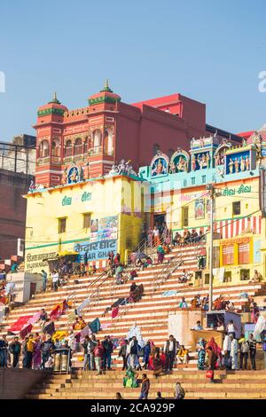 Blick in Richtung Gauri Kedareshwar Tempel bei Vijaya Nagaram und Kedar Ghat, Varanasi, Uttar Pradesh, Indien, Asien Stockfoto