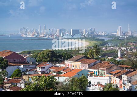 Olinda das historische Zentrum, UNESCO-Weltkulturerbe Siite, mit der Stadt Recife in der Ferne, Pernambuco, Brasilien, Südamerika Stockfoto