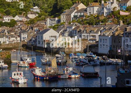 Eine der berühmtesten Attraktionen Cornwalls, das ultimative typisch kornische Fischerdorf Polperro an der Südküste, Cornwall, England Stockfoto