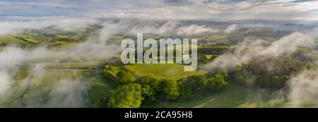 luftaufnahme von Cadbury Castle Iron Age Hillfort, Devon, England, Großbritannien, Europa Stockfoto