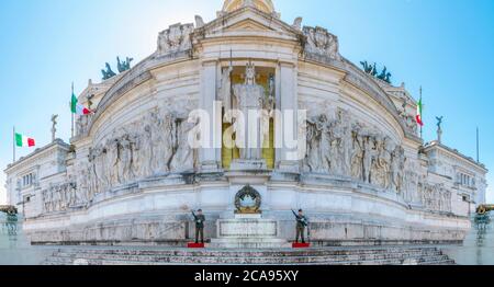 Grab des unbekannten Soldaten, Statue der Göttin Roma, Vittorio Emanuele II Denkmal, Altare della Patria (Altar des Vaterlandes), Rom, Latium, Italien Stockfoto