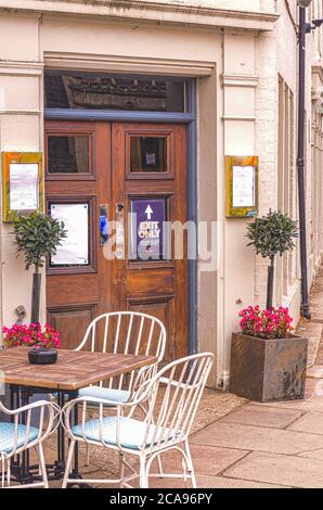 12. April 2021 The Kings Arms, Woodstock, gegründet 1565, hat nach der Sperrung nicht wiedereröffnet Stockfoto