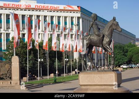 Unabhängigkeitsplatz, Statue eines Kindes auf einem Pferd, Almaty, Kasachstan Stockfoto