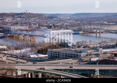 Blick vom Eden Park (Cincinnati, Ohio) über den Ohio River in Richtung Newport Stockfoto