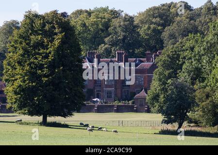 Ellesborough, Großbritannien. Juli 2020. Chequers, die Residenz des Premierministers des Vereinigten Königreichs. Das im 16. Jahrhundert erbaute Chequers liegt etwa 40 Meilen nordwestlich von Zentral-London am nördlichen Rand der Chilterner Hügel. Kredit: Mark Kerrison/Alamy Live Nachrichten Stockfoto