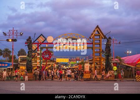 2. August 2020: Aboriginal Street of Dongdamen Night Market, eröffnet im Juli 2015 und befindet sich in Hualien City, Taiwan. Es ist der größte Nachtmarkt i Stockfoto