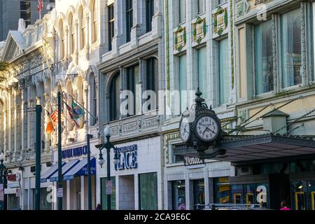 New Orleans - 04/15/2018 : Details der alten Gebäude in der Canal Street Stockfoto