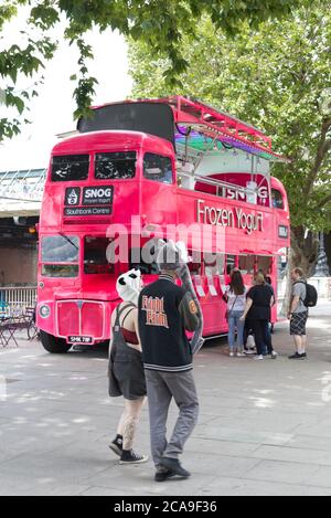 Snog, gefrorener Joghurtbus, auf der southbank. Stockfoto