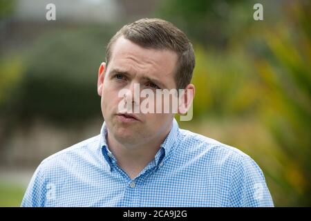 Forres, Schottland, Großbritannien. August 2020. Im Bild: Douglas Ross MP, neuer Führer der Schottischen Konservativen und Unionistischen Partei, nachdem der ehemalige Führer, Jackson Carlaw MSP, letzte Woche am Donnerstag Nachmittag, 30. Juli 2020, zurückgetreten ist. Quelle: Colin Fisher/Alamy Live News Stockfoto