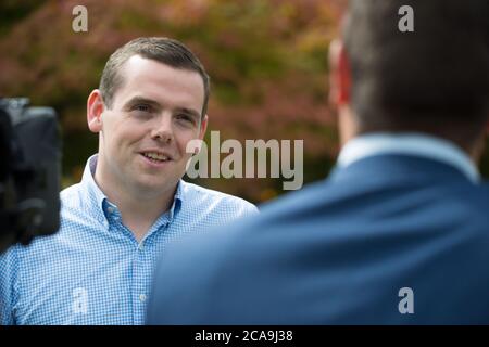 Forres, Schottland, Großbritannien. August 2020. Im Bild: Douglas Ross MP, neuer Führer der Schottischen Konservativen und Unionistischen Partei, nachdem der ehemalige Führer, Jackson Carlaw MSP, letzte Woche am Donnerstag Nachmittag, 30. Juli 2020, zurückgetreten ist. Quelle: Colin Fisher/Alamy Live News Stockfoto