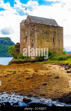 Carrick Castle, Turmhaus aus dem 14. Jahrhundert, Loch Goil, Cowal Peninsula, Argyll and Bute, Schottland Stockfoto