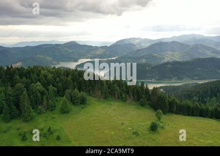 Blick auf den See von Zaovine vom Berg Tara in Serbien Stockfoto