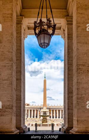 Ägyptischer Obelisk auf dem Petersplatz, Vatikanstadt Stockfoto