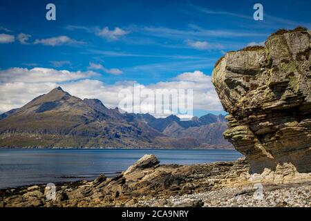 Die Black Cuillins über Loch Scavaig in Elgol, Isle of Skye, Schottland, Großbritannien Stockfoto