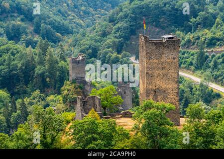 Manderscheid mittelalterliche Burgen, Ober- und Unterburg, Manderscheid, Eifel, Rheinland-Pfalz. Deutschland, Stockfoto