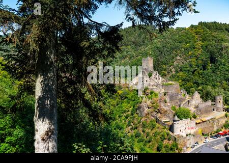 Manderscheid mittelalterliche Burgen, untere Burg, Manderscheid, Eifel, Rheinland-Pfalz. Deutschland, Stockfoto