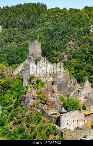 Manderscheid mittelalterliche Burgen, untere Burg, Manderscheid, Eifel, Rheinland-Pfalz. Deutschland, Stockfoto