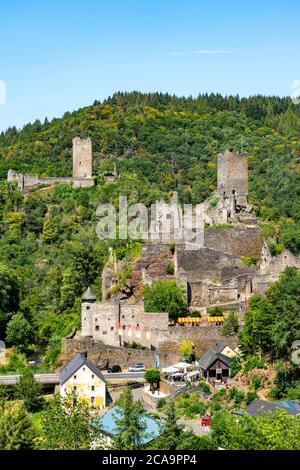 Manderscheid mittelalterliche Burgen, Ober- und Unterburg, Manderscheid, Eifel, Rheinland-Pfalz. Deutschland, Stockfoto