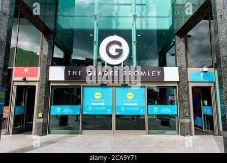 London, Großbritannien. August 2020. Das Glades Bromley Logo an einem ihrer Zweige. Kredit: SOPA Images Limited/Alamy Live Nachrichten Stockfoto