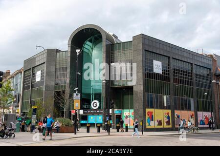 London, Großbritannien. August 2020. Das Glades Bromley Logo an einem ihrer Zweige. Kredit: SOPA Images Limited/Alamy Live Nachrichten Stockfoto