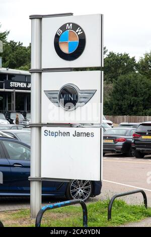 London, Großbritannien. August 2020. Die BMW und Mini Logos auf einem ihrer Autohäuser Showrooms in London gesehen. Quelle: Dave Rushen/SOPA Images/ZUMA Wire/Alamy Live News Stockfoto