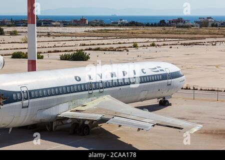 Alte Boeing 747 von Olympic Airways, einst die nationale Fluggesellschaft Griechenlands, gegründet vom Millionär Onassis, auf dem alten Flughafen von Athen, in Elliniko Stockfoto