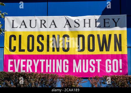 Kent, Großbritannien. August 2020. Laura Ashley Promotion-Zeichen an einem ihrer Zweigstelle gesehen. Laura Ashley wurde vor kurzem von der US-Beratungsfirma Gordon Brothers übernommen, nachdem sie in die Verwaltung gefallen war und Geschäfte geschlossen hatte, da sie einen starken Fokus auf den Aufbau von E-Commerce legt. Quelle: Dave Rushen/SOPA Images/ZUMA Wire/Alamy Live News Stockfoto